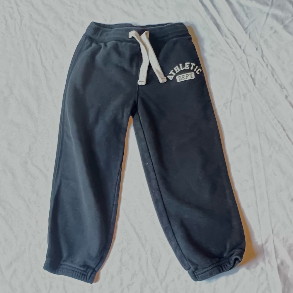 2 pairs Toddler 4/5 Sweatpants Bundle - Picture 5 of 7
